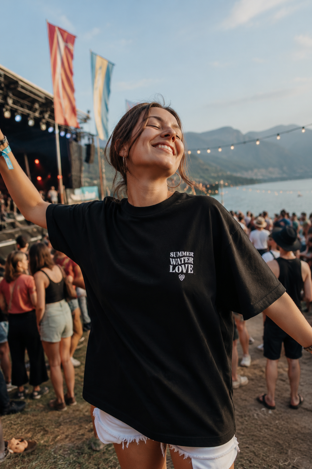 T-shirt oversize LAKELIVE noir lifestyle